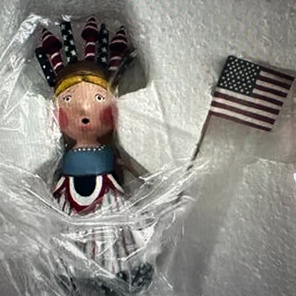 INDEPENDENT IZZY by Lori Mitchell. BRAND NEW in Box!! - Picture 3 of 4